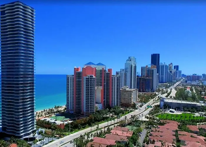 Beautiful Apartment Steps Away From The Beach